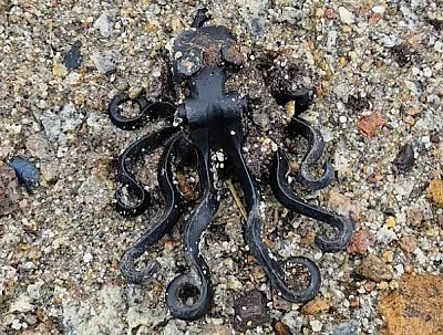 Teen Finds: 1997 Lego Spill Treasure Washed Ashore